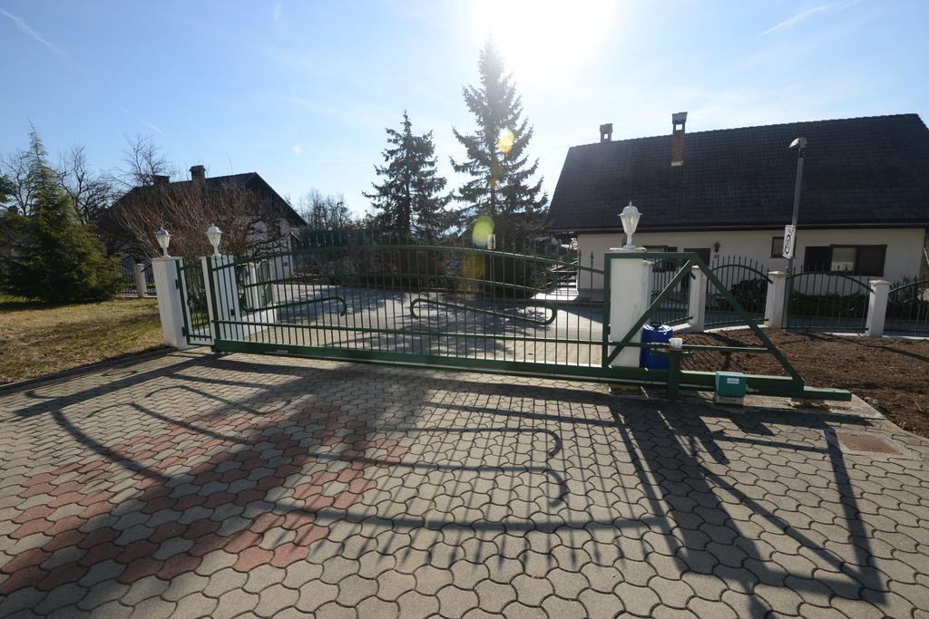 Family Villa Блед Экстерьер фото